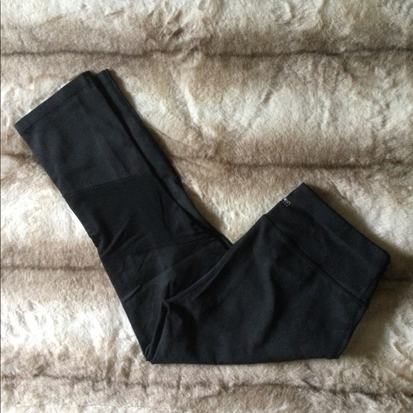 🆕 CK Camo Capri Leggings 🖤🧘🏼♂️👟 - Picture 3 of 13